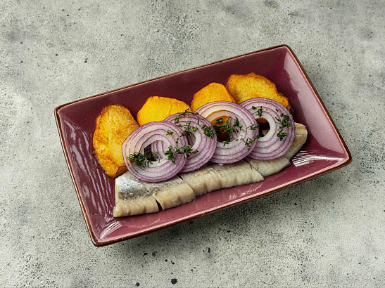 Сельдь с отварным картофелем