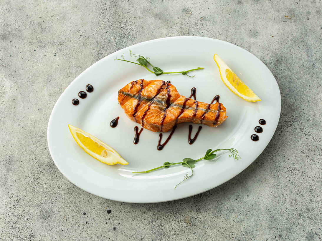 Стейк сёмги на мангале