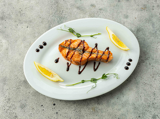 Стейк сёмги на мангале