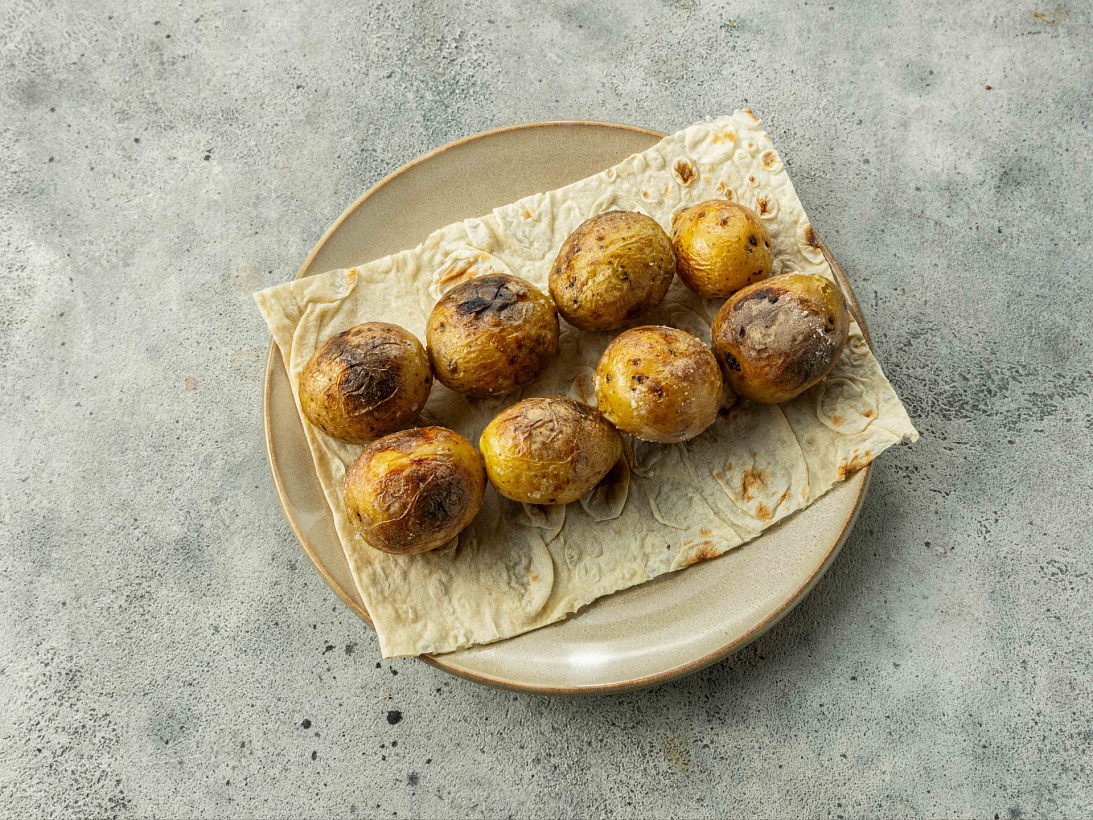 Молодой картофель на мангале